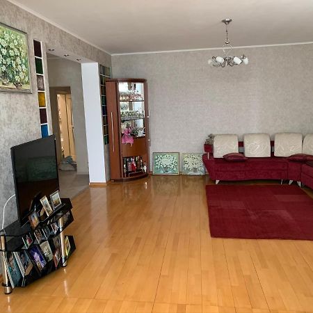 Bright Room Near International Exhibition Centre Kiev Luaran gambar